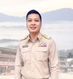 นายฉัตรพงศ์  ชูแสงนิล