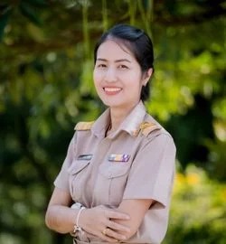 นางสาวพชพร  เจริญศรี